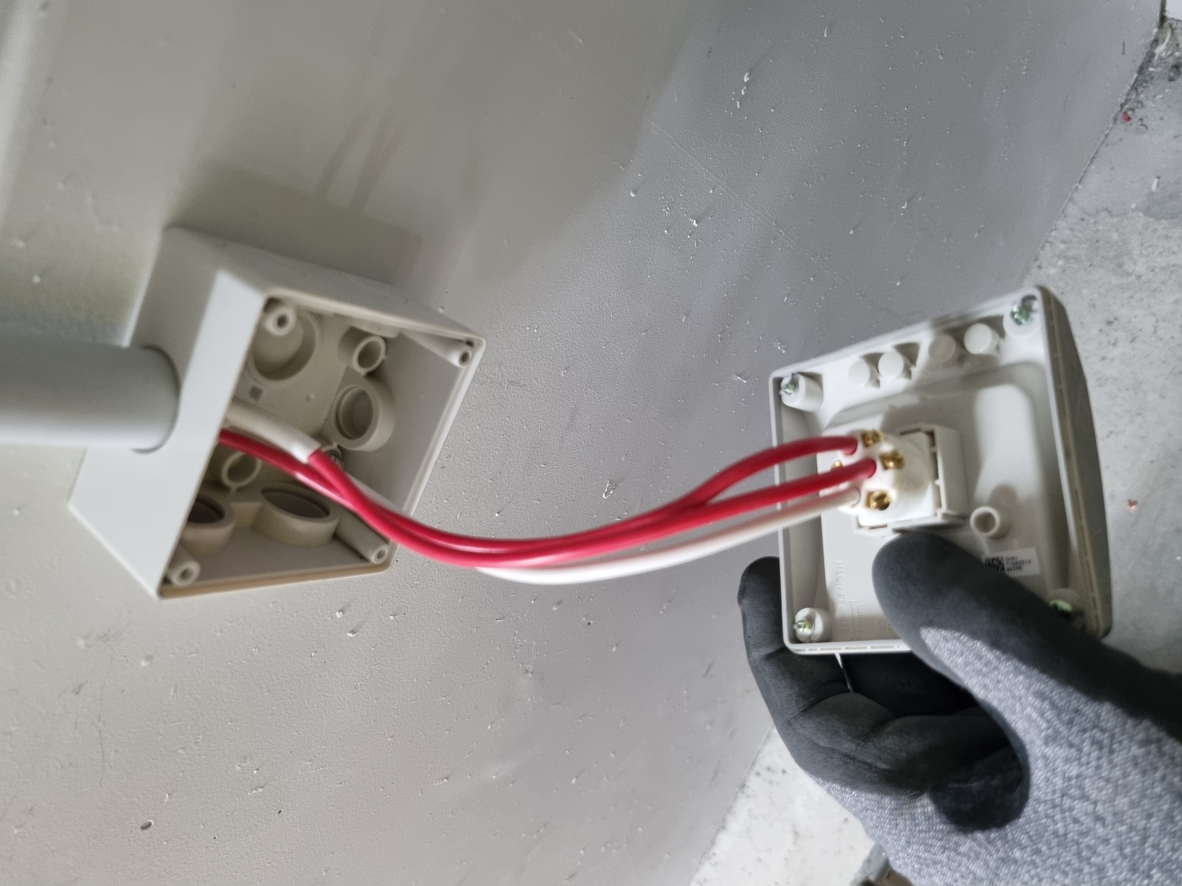 Photo 2 de 3 – Experienced Electrician & DIY Handyman